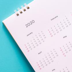 calendrier - mot du glossaire Tête à modeler. Le calendrier est le système de division du temps. Définition et activités associées au mot calendrier.