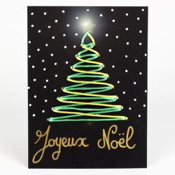activité de bricolage enfants pour réaliser une carte brodée sapin de Noël