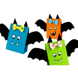 Aujourd'hui découvrez une astuce simple qui permettra aux enfants de fabriquer facilement d'adorables chauves-souris en papier pour Halloween !