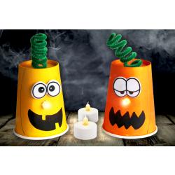 Avec un gobelet et une bougie électrique les enfants pourront créer facilement de jolies citrouilles lumineuses pour Halloween ! Lors de cette activité ils mélangeront des encres de dessin afi