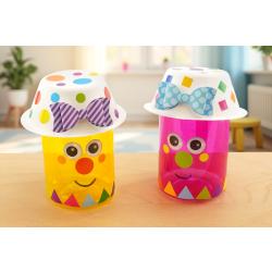 Retrouvez un tuto facile pour transformer un pot en plastique transparent en mignon petit clown lumineux.