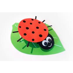 Découvrez un bricolage simple qui permettra aux enfants de fabriquer une coccinelle en papier montée sur ressort ! Une activité créative facile et amusante qui ne nécessitera que quelques feui