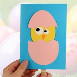 Des idées de collages à faire à l'occasion de la fête de Pâques. Retrouvez des idées faciles pour faire du collage de Pâques avec votre enfant. Le collage est activité facile pour les enfants même pou