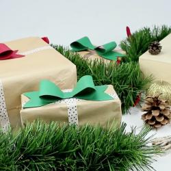 tuto pour apprendre avec les enfants à réaliser un noeud de cadeau de Noël