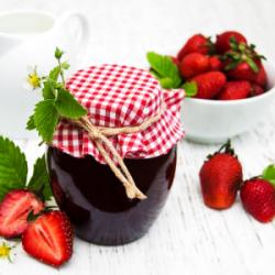 Les compotes et les confitures sont une délicieuse façon de consommer des fruits et des légumes en toutes saisons. Avec ces recettes vous retrouverez le plaisir de concocter de très bonnes compotes et