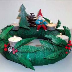 couronne de l'Avent d&eacute;cor&eacute;e de lutins