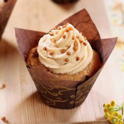 Il existe de nombreuses variétés de cupcakes américains, mais dans cette recette le cupcake est aromatisé avec l'un des ingrédients typiquement américain : les cacahuètes ! Ce cupcake est garnit d'un 
