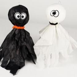 Créez vos décorations d'Halloween pour transformer votre maison en manoir hanté pour halloween. Cette decoration a suspendre pour halloween a la forme d'un fantome et sera parfaite pour accueillir les