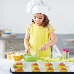 Des idées de bricolages pour se déguiser en cuisinier. Retrouvez des chapeaux de cuisinier, des toques de cuisinier de différentes sortes.
