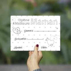Trouvez un diplôme à colorier pour maman grâce à notre sélection de coloriages de diplômes. L'occasion d'offrir un diplôme de la meilleure maman ou un diplôme de super maman le jour de son anniversair