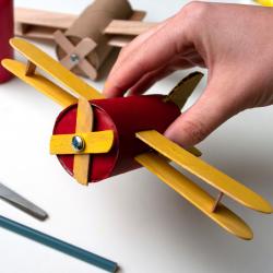 DIY : fabriquer un avion en papier toilette avec vos enfants