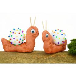 Escargot pâte à modeler et épingles à planter