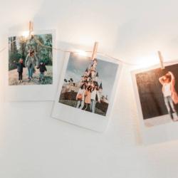 Retrouvez notre tuto pour apprendre à fabriquer facilement une guirlande de photos