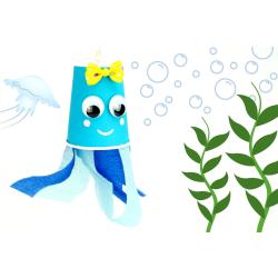 Voilà un bricolage d'été sur le thème de la mer que les enfants vont adorer !Lors de cette activité créative les enfants apprendront à fabriquer des jolies méduses colorées en utilisant des go