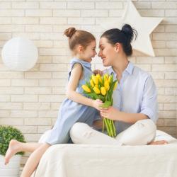 Le week end de la fete des meres approche ! Vite, il est grand temps de préparer un cadeau fait-main et plein d’amour afin de l’offrir à sa maman. Vous cherchez le cadeau idéal ? Nous vous proposons u