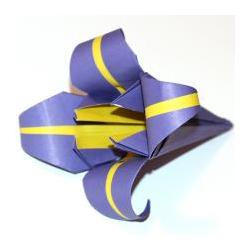 Retrouvez toutes nos idées de pliages origami pour réaliser des fleurs facilement. Les fleurs origami peuvent être réalisées avec des feuilles de papier de recyclage ou de beaux papiers pour origami.