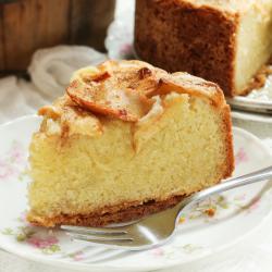 Recette de gateau aux poires simple et facile a faire avec les enfants. C'est une recette idéale pour les desserts comme pour les gouters, pour les grands comme pour les petits. Bref c'est la recette 