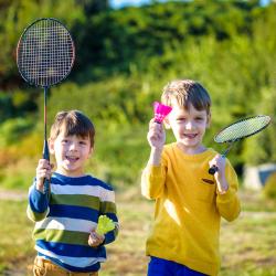 Jeu de ballon et  de plein air  : le roi dÈtronÈ. Jeu de plage pour les enfants et les parents