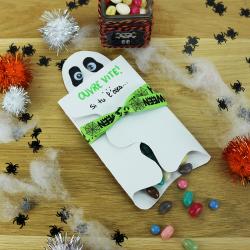 Voici une carte d' Halloween à fabriquer facilement pour inviter les copains à une fête d' Halloween ou souhaiter un Joyeux Halloween à vos proches.