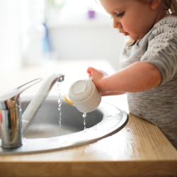 Quelles activités d'éveil pour son bébé. Quels jeux peut-on faire avec un jeune enfant ? Cette phrase est souvent posée par de jeunes parents, qui ne savent pas toujours quelles activités p