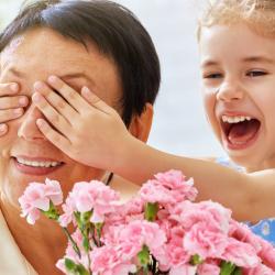 La fête des grands mères se fête chaque année le premier dimanche de mars. L'occasion de faire plaisir à sa grand mère avec un joli petit cadeau fait maison ou une délicate attention pour mettre à mam