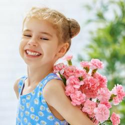 La fête des mères en France a toujours lieu le dernier dimanche de mai. Découvrez comment la fête des mères est arrivée en France. Le jour des mamans a des origines latines, américaines, mais aussi fr