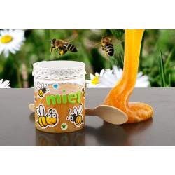 Préparez-vous à en mettre plein les yeux (et les mains) avec cette activité aussi fun que gourmande ! En quelques gestes, les enfants créent une slime couleur miel, brillante et ultra malléable, gr...