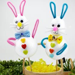 Bricolage de décoration de Pâques parfait pour la maison et le jardin pour le week-end de Pâques. C'est une décoration de Pâques vraiment mignonne et en plus il est possible de le personnaliser afin d
