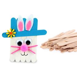 Dans cette activité de Pâques facile les enfants pourront fabriquer des jolis lapins grâce à des bâtonnets en bois, un peu de peinture et quelques accessoires colorés ! Un bricolage créatif mi