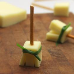Recette des balais de sorcières, recette très simple et rapide à faire pour Halloween. Ces balais permettront à toutes les sorcières d'Halloween de s'envoler en pleine nuit noire !