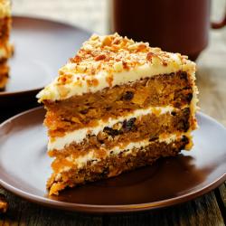 Recette carott cake aux épices et glaçage cheesecake fromage frais. Un délicieux gâteau pour les grands et pour les petits