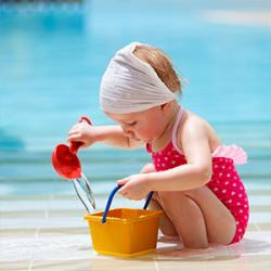 Le jeu du transfert est un jeu d'eau destiné aux plus petits. Il leur permet de jouer et de travailler leur dextérité et leur concentration. Le but du jeu est simple : transférer de l'eau d'un sceau à