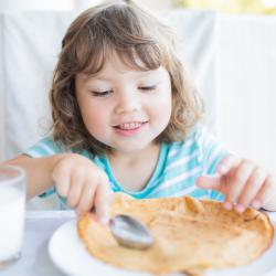 Le petit déjeuner des enfants est très important pour leur permettre de tenir la journée. Avec un bon petit déjeuner, ils évitent le coup de barre de 11H et peuvent jouer sans retenue toute la journée