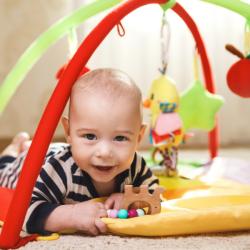 Le portique d'éveil est la salle de gym de bébé ! Le portique est un jouet idéal pour stimuler la motricité de bébé durant de long mois. Le portique est un jouet particuli&eg