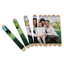 Retrouvez un tuto pour fabriquer un puzzle photo avec des bâtonnets en bois avec les enfants. Une bonne idée de cadeau pour la Fête des Parents.