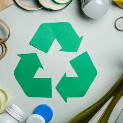 Le tri et le recyclage des déchets permet à la fois de diminuer la pollution de la planète tout en préservant les ressources naturelles. Quoi faire et comment faire au quotidien pour le recyclage des 