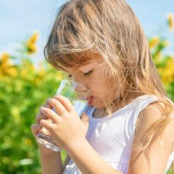 L'eau est indispensable à l'existence, le développement et la vie de l'eau. De sa conception à son industrie, l'homme a besoin de l'eau. Elle est une ressource si vitale qu'elle nous semble banale. L'