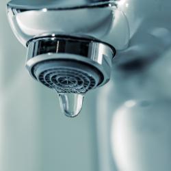 Les petits gestes quotidiens pour économiser la ressource en eau.  L'eau potable est une ressource rare que chacun d'entre nous peut économiser chaque jour par des petits gestes simples.L’eau consomma