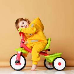 Le tricycle constitue un formidable outil pour explorer son environnement et accroÓtre son autonomie.
