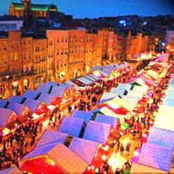 Une sélection des 10 plus beaux marchés de Noël en France.
En 2020, vu la situation sanitaire, il faut bien se renseigner pour savoir si les marchés auront bien lieu ou non, et sous quelle forme.
