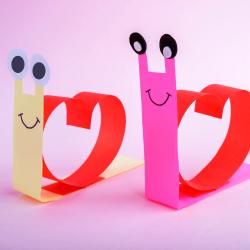 DIY - activité en papier, comment réaliser un escargot en papier avec une carapace en coeur. Une activité simple et rapide qui permettra d'offrir un petit cadeau à quelqu'un que l'on aime ou de décore