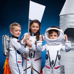 L'espace est un thème qui sollicite beaucoup l'imaginaire de nos petits loups. Retrouvez des idées d'activités avec des fusées, des lunes, des planètes mais aussi des tas d'info pour mieux comprendre