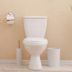 Installer une chasse d'eau plus écologique. Une chasse d'eau utilise 6 à 12 litres d'eau à chaque usage ce qui représente entre 3 500 et 3 800 litres d'eau par an et par personne ! Les anciennes chass
