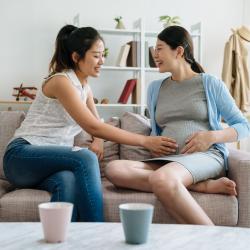 Maman peut sentir les mouvements de son bébé