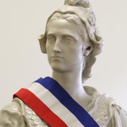 Marianne incarne la rÈpublique franÁaise et reprÈsente les valeurs de la rÈpublique et des citoyens franÁais
