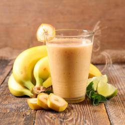 Recette du delicieux milkshake tropical aux fruits frais pour les petits comme pour les grands afin de se rafraichir lorsqu'il fait chaud. Ce milkshake a la banane, a l'ananas et a la mangue sera parf