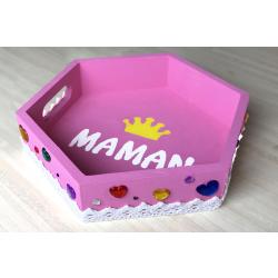 Ce plateau personnalisé permettra aux enfants de servir un bon petit déjeuner à leurs mamans le jour de la fête des mères ! Avec ce cadeau mignon et pratique, les enfants vont surprendre leurs mamans