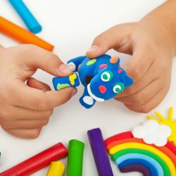 Ces animaux sont en pâte à modeler ! Retrouvez toutes les idées de modelage qui vous permettront de réaliser des animaux avec votre enfant. Les modelages d'animaux peuvent être réalisés avec de la pât