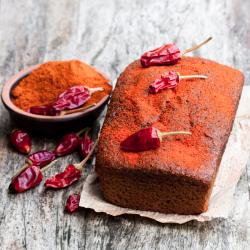Une idée de recette de cake au piment d'Espelet pour l'apéritif ou pour les amateurs de piment. La dose de piment est à adapter en fonction des goûts de chacun.