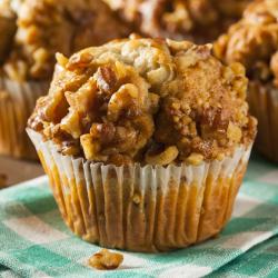 Une nouvelle recette de muffins aux raisins et aux noisettes. Cette recette est à déguster à l'occasion du goûter, du petit déjeuner ou d'un brunch. Ces délicieux muffins raisin noisette acc